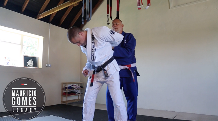 Standing Headlock Defence 1